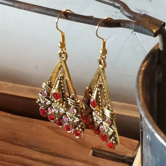 Egyptian Style Red Pink Austrian Crystal Art Deco Carved Gold Triangle Earrings - Picture 5 of 7